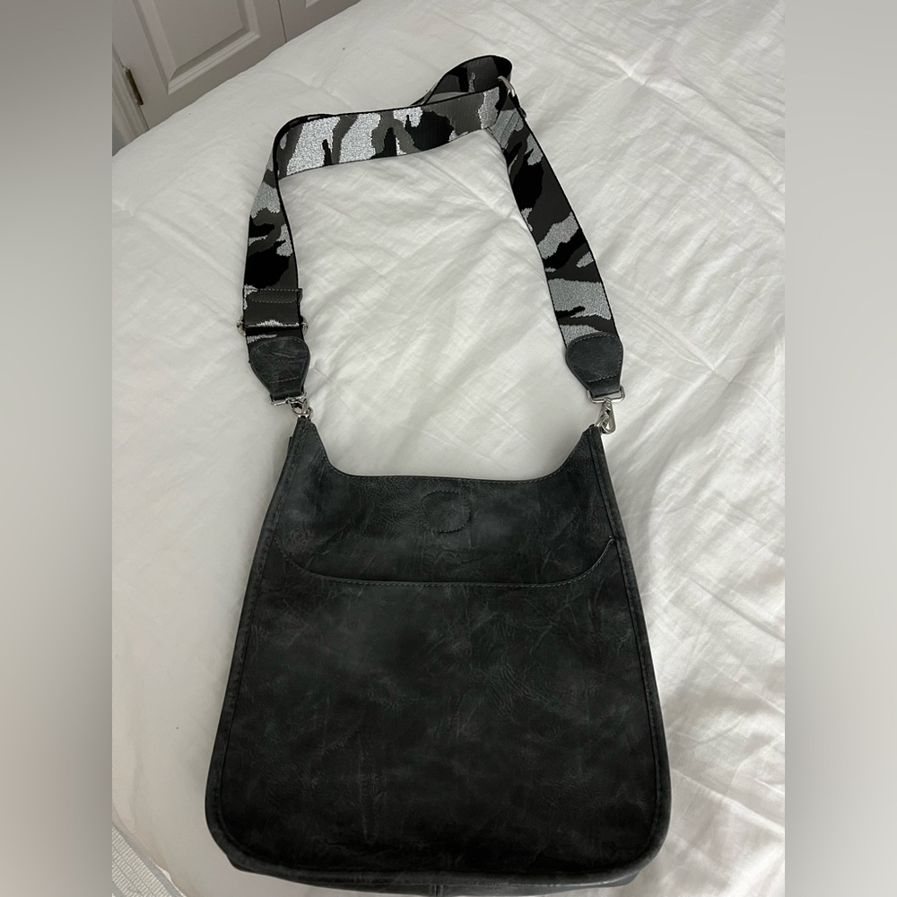 Grey Vegan Messenger